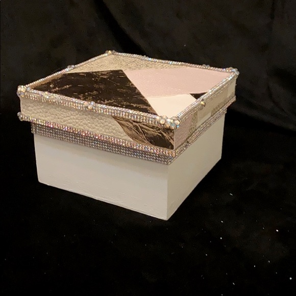 All new Patches Decor Box - Picture 1 of 3